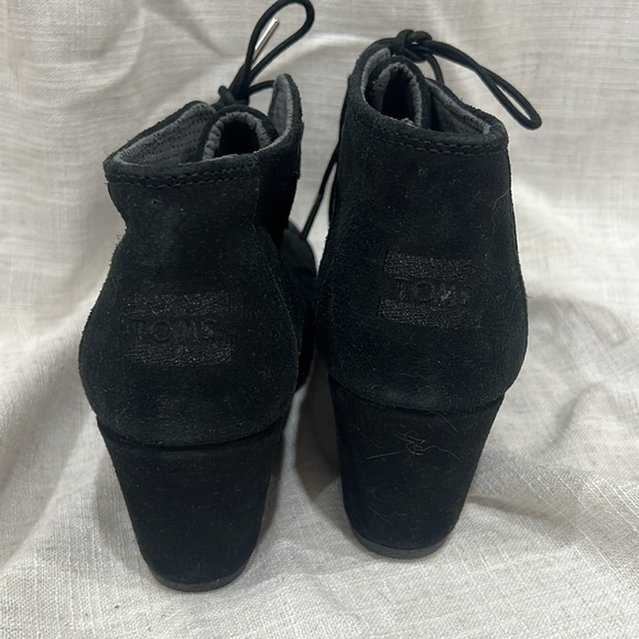 Toms Black Wedge Shoes with Suede Finish - Picture 2 of 6